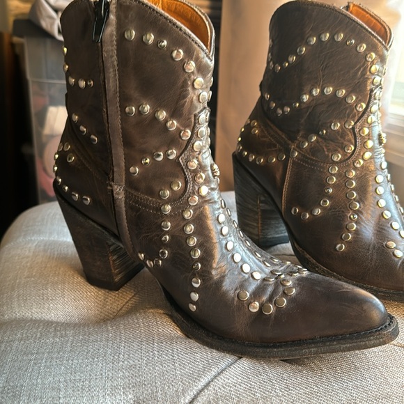 Ankle studded, dark brown leather, cowboy boots by OLD GRINGO. - Picture 6 of 16